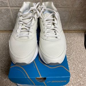 Brooks running shoes dyad walker womens